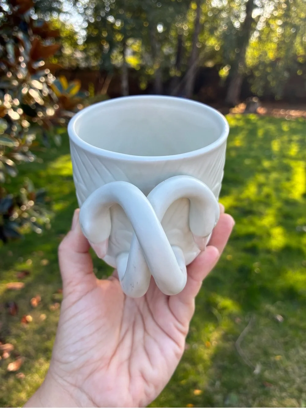 Fitz and Floyd White Ceramic Swan Mug Sculpted Feather Detail MCMLXXXIII